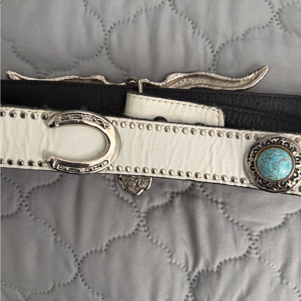 Silver and White Belt with Bull Skull Buckle - Picture 4 of 9